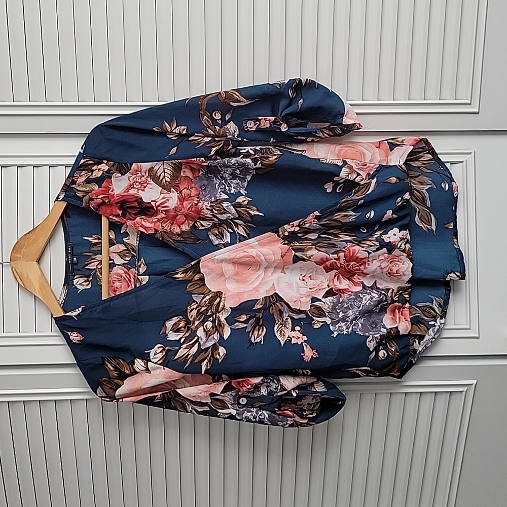 West Kei XS floral 3/4 sleeve blouse